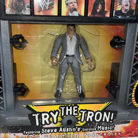 NEW SEALED WWF TITAN TRON LIVE SET WITH VINCE MCMAHON ACTION FIGURE - Picture 5 of 11